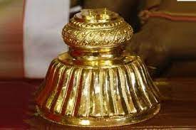 ஏன் பெருமாள் கோயிலில் சடாரி வைக்கிறார்கள்?